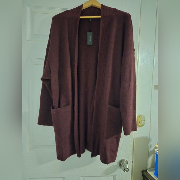 Express Sweater - Picture 2 of 4